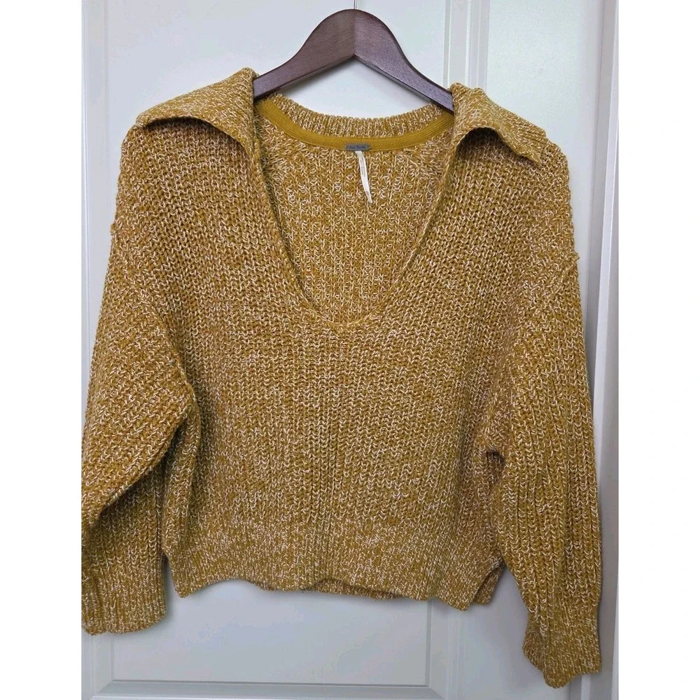 Free People Love This City Sweater V Neck Cropped Collar Yellow Gold Size XS